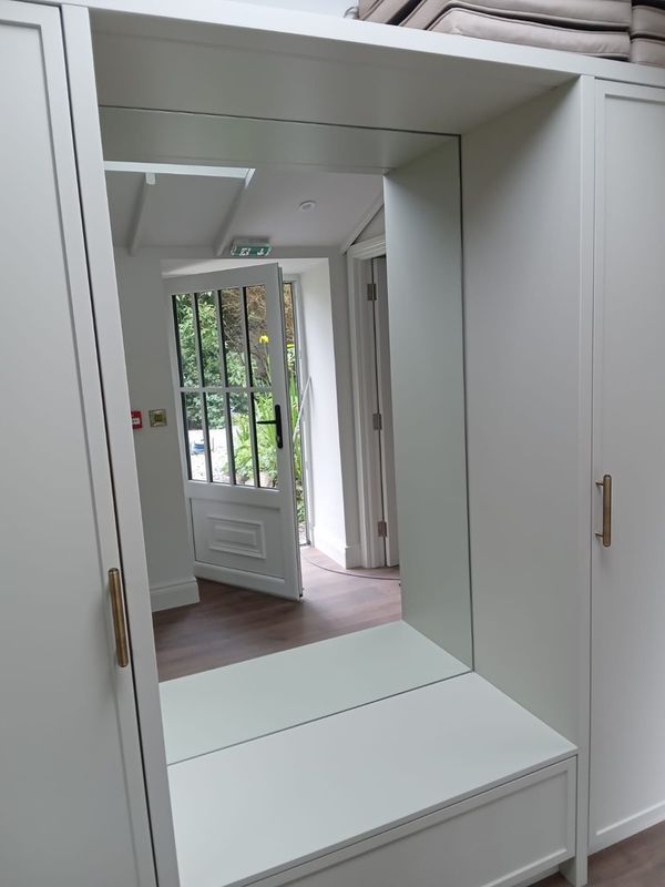 Bespoke Mirror Installation for Luxury Salon - Image 1